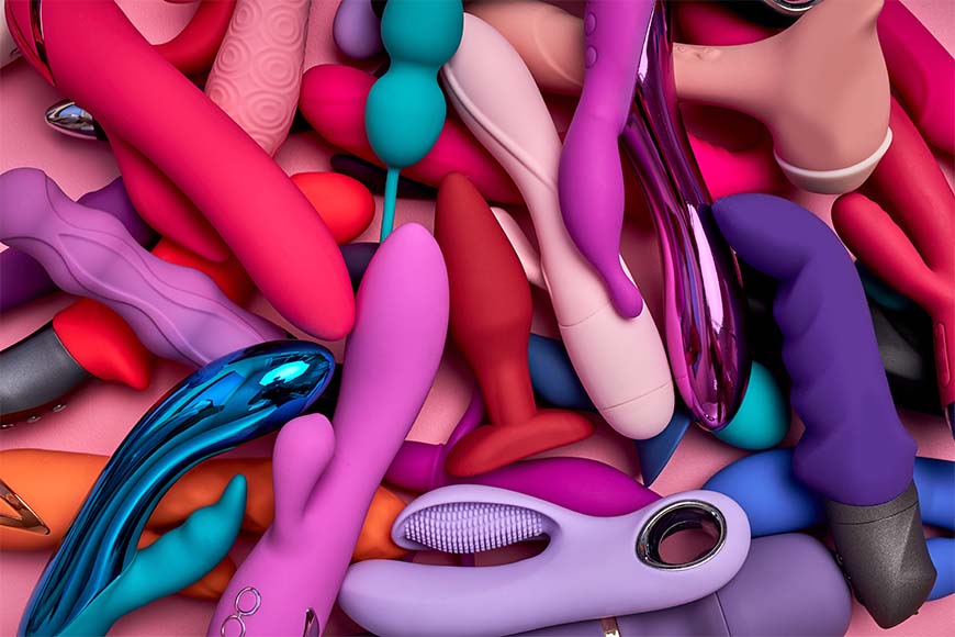 You are currently viewing The pros and cons of realistic vs. non-realistic dildos